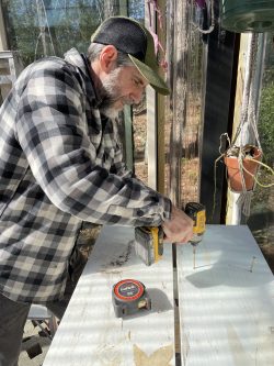 Screwing in shelf top.